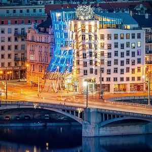 4* Hotel Dancing House - Tančící Dům
